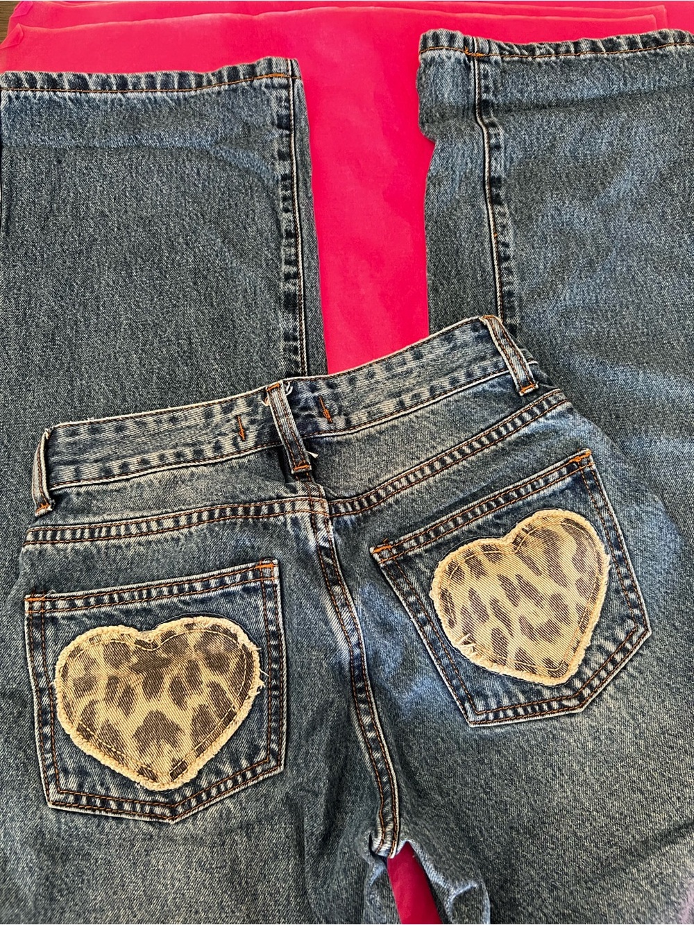 Classic Straight-Leg Denim Jeans with Leopard Heart Patches - Blue